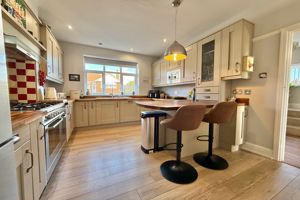 Kitchen/Breakfast Room- click for photo gallery